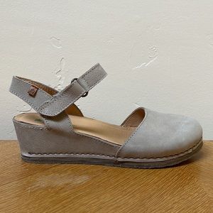 El Naturalista Cream Wedge Sandals NWT